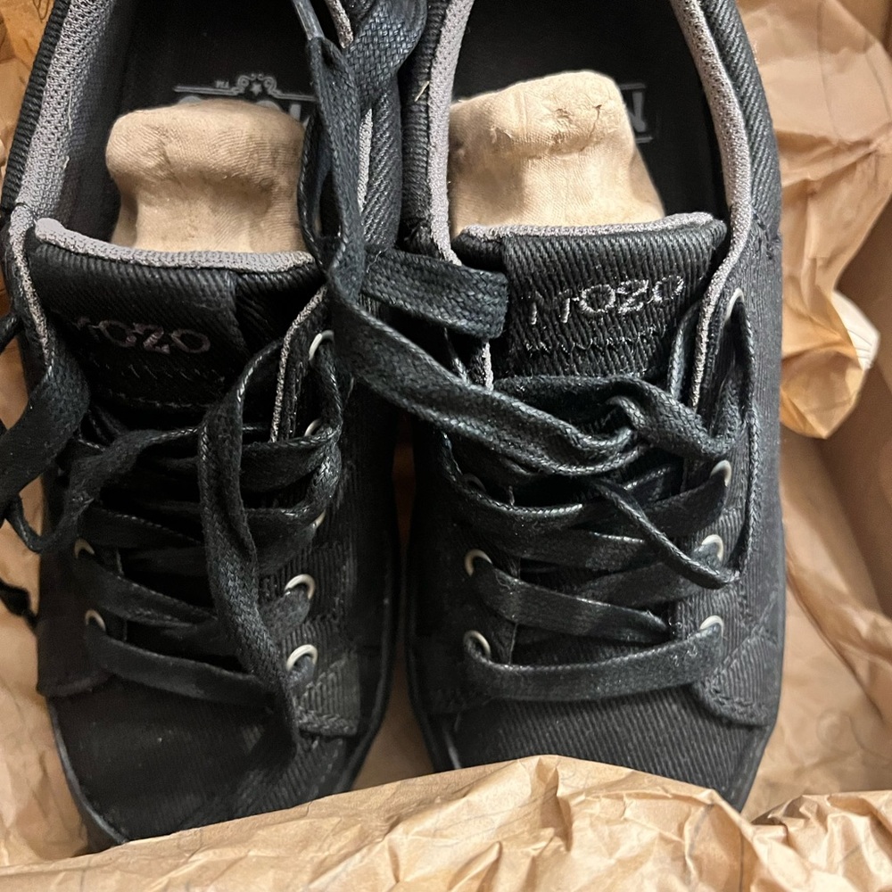 Mozo womans size 4 “shoes for crews” non slip shoes